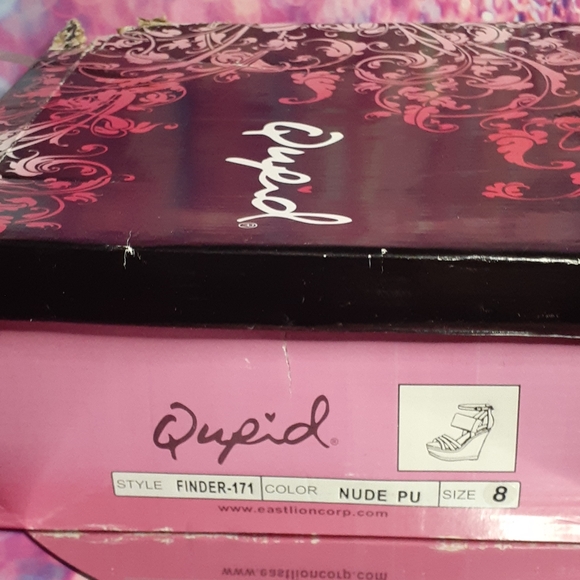 QUPID FINDER - Nude Coral Strap Black Trim Wedges - Picture 11 of 11